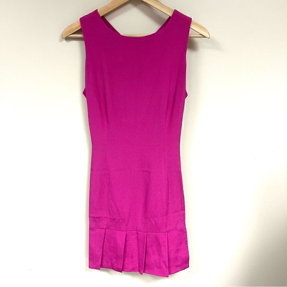 TAHARI fushia mini dress with cut out back Sz 2